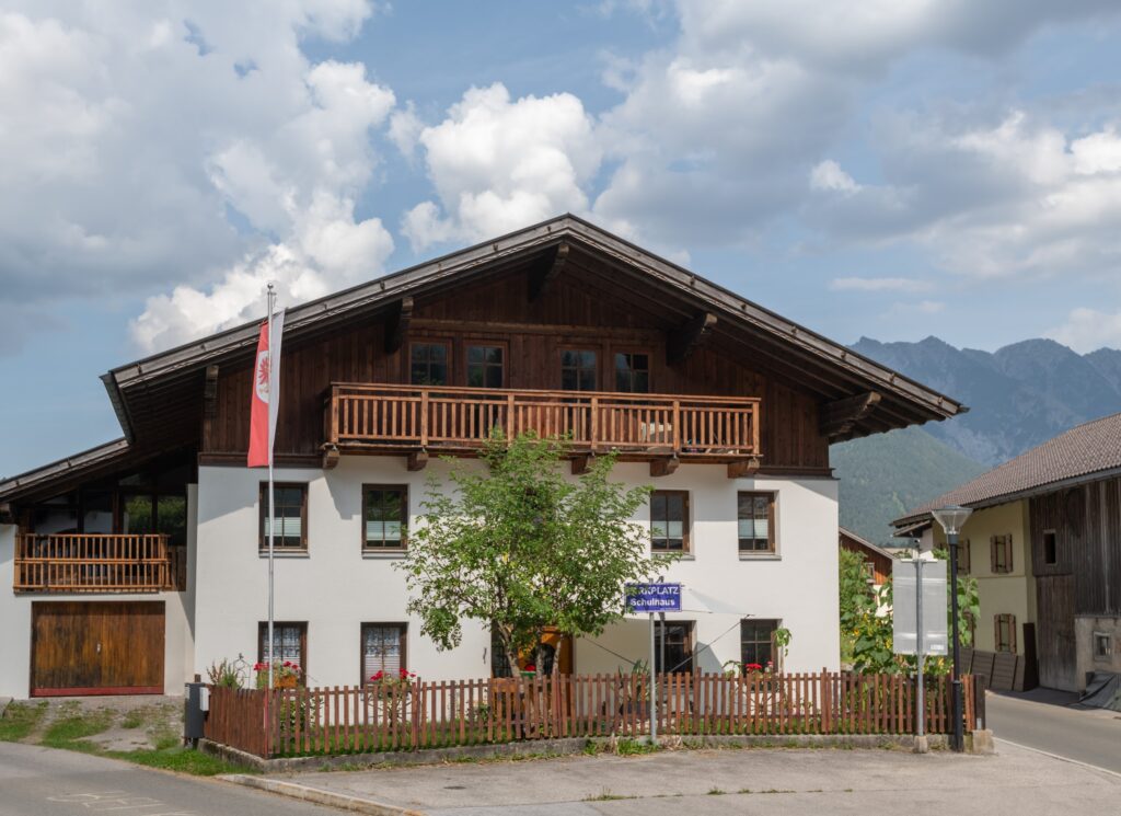 Roses Landhaus – Ferienwohnung von Fewomigo